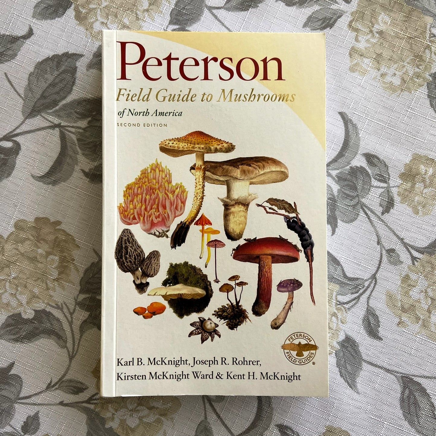 Peterson Field Guide to Mushrooms of North America